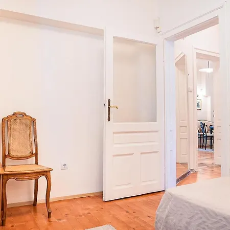 Apartman Big In Center - 2 Bd - Fireplace