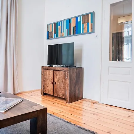 Apartman Big In Center - 2 Bd - Fireplace *