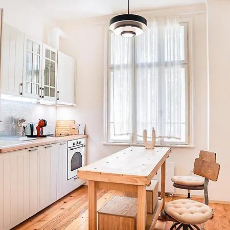 Big In Center - 2 Bd - Fireplace Apartament *