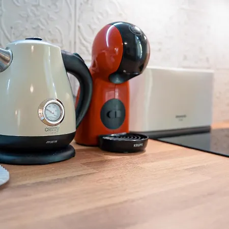 Big In Center - 2 Bd - Fireplace *