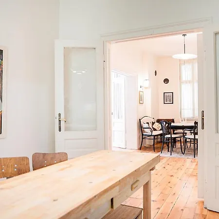 Apartment Big In Center - 2 Bd - Fireplace