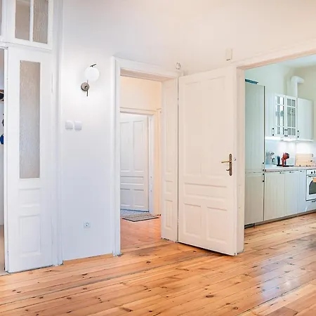 Big In Center - 2 Bd - Fireplace * Szófia