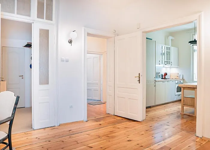 Big In Center - 2 Bd - Fireplace * Sofia